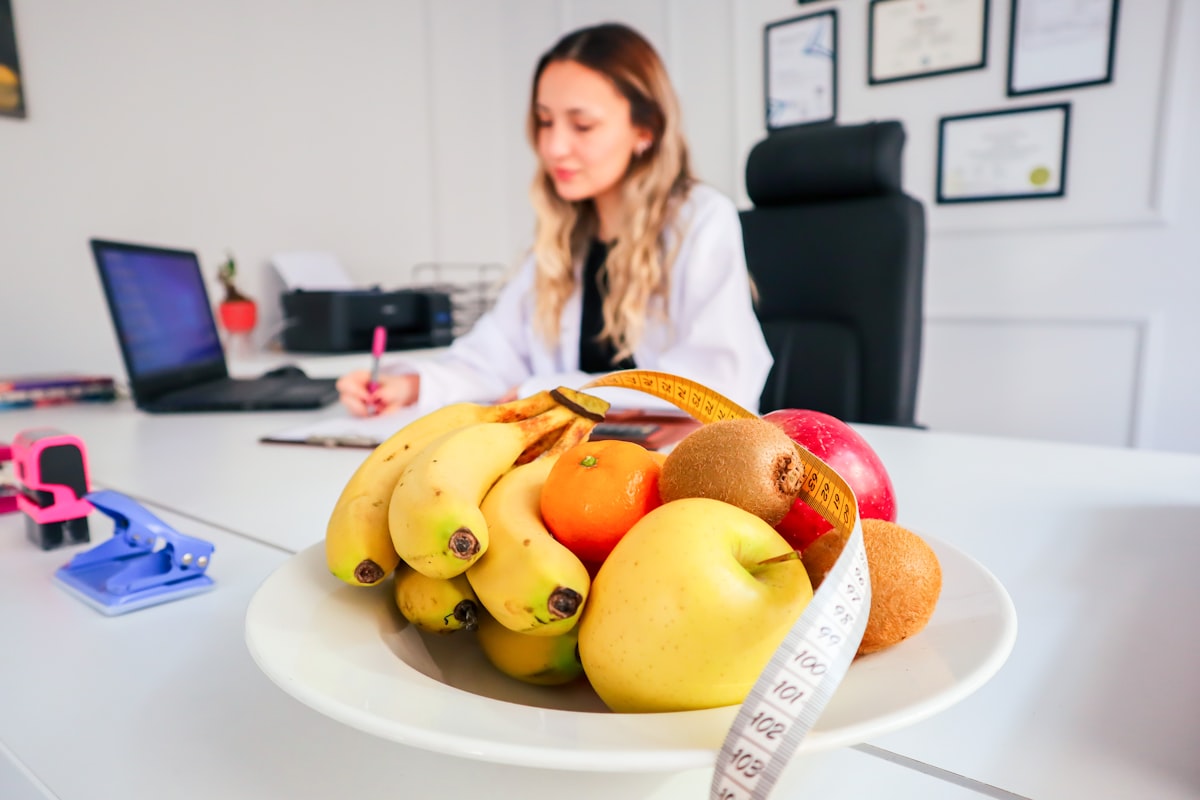 Nutritionist working with client